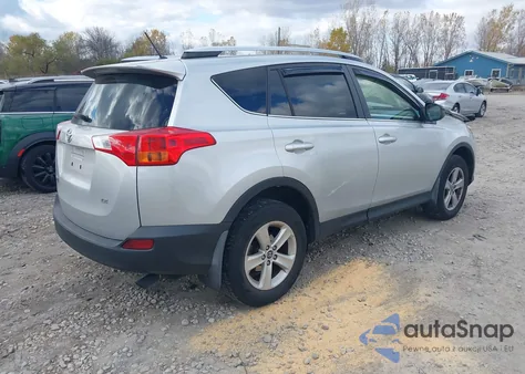 2015 Toyota Rav4 Le z USA, uszkodzony, nr VIN JTMZFREV8FD057319